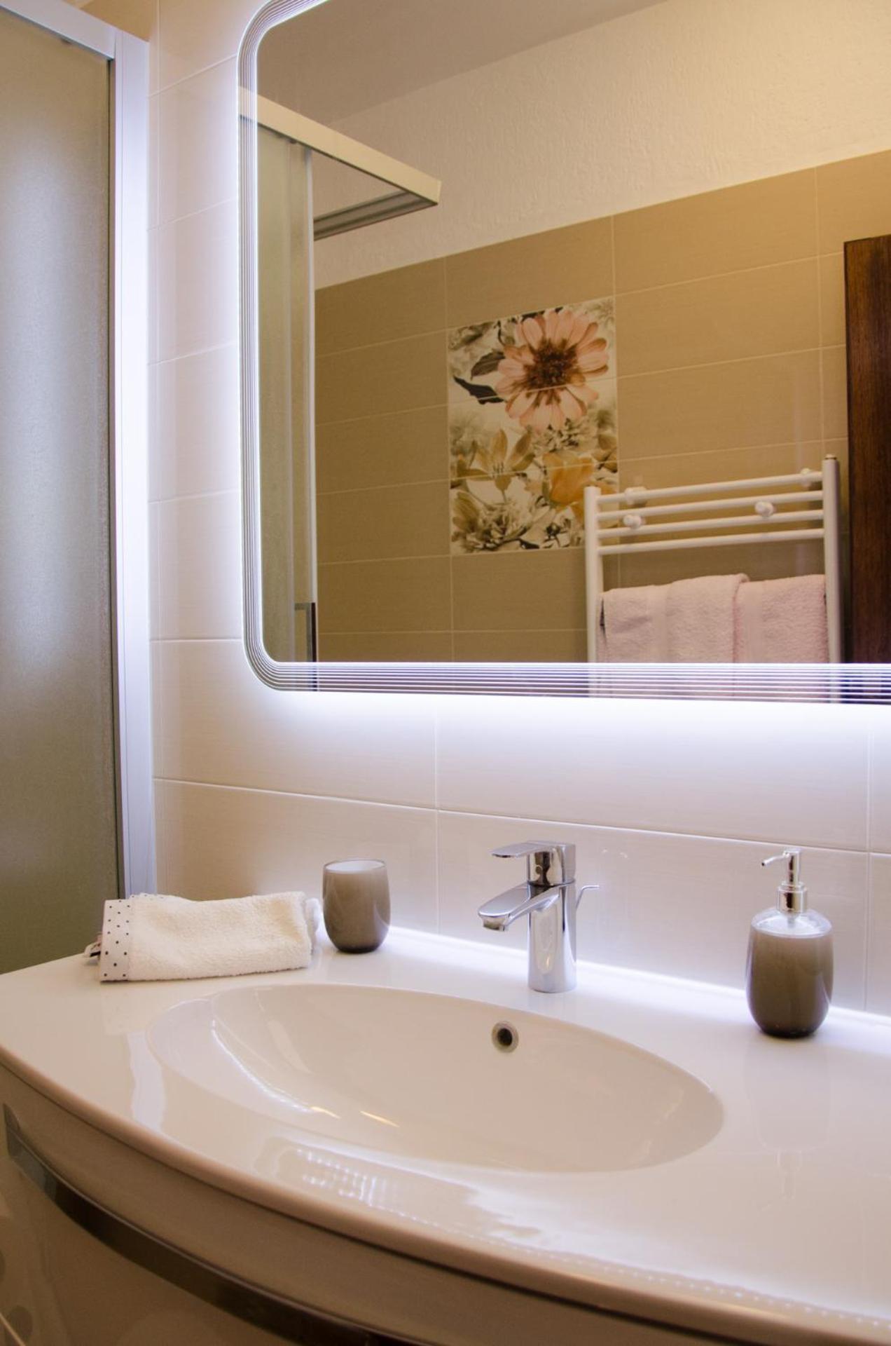 Guesthouse Ruza Senj  Bagian luar foto