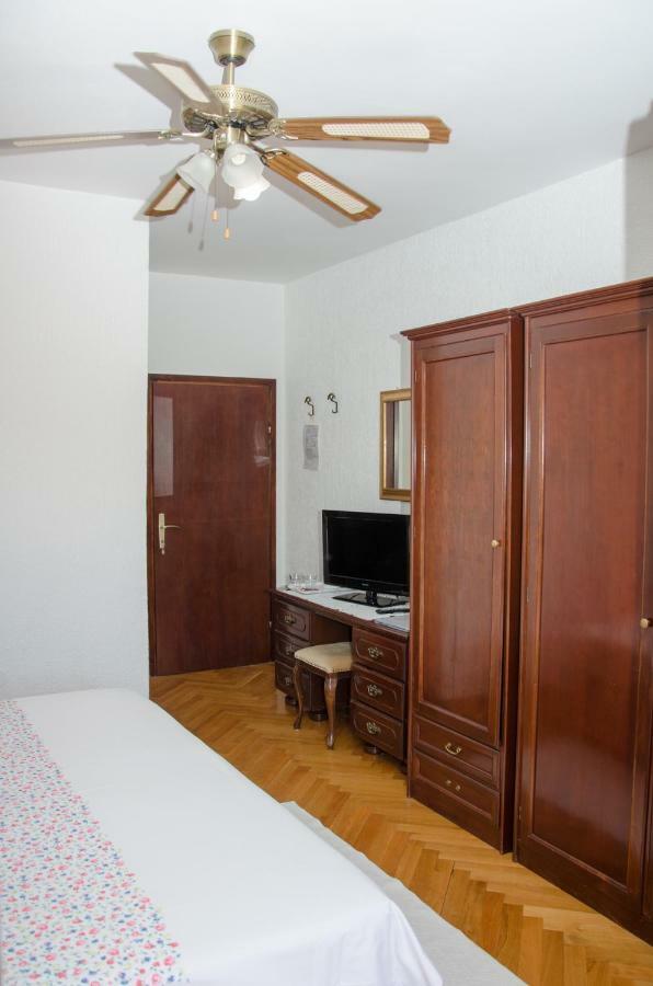 Guesthouse Ruza Senj  Bagian luar foto