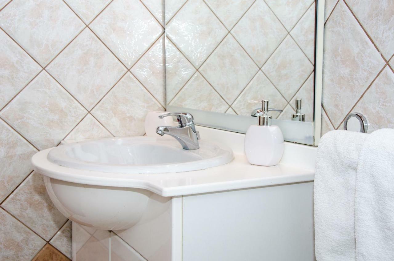 Guesthouse Ruza Senj  Bagian luar foto